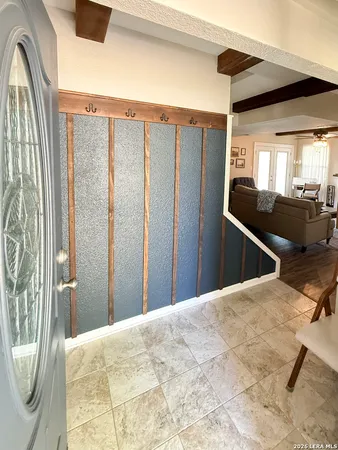 $465,000 | 702 County Road 6612, Devine, TX 78016