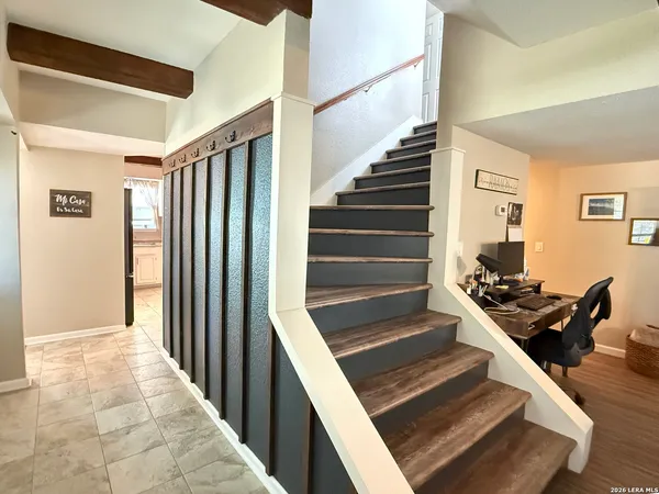 $465,000 | 702 County Road 6612, Devine, TX 78016