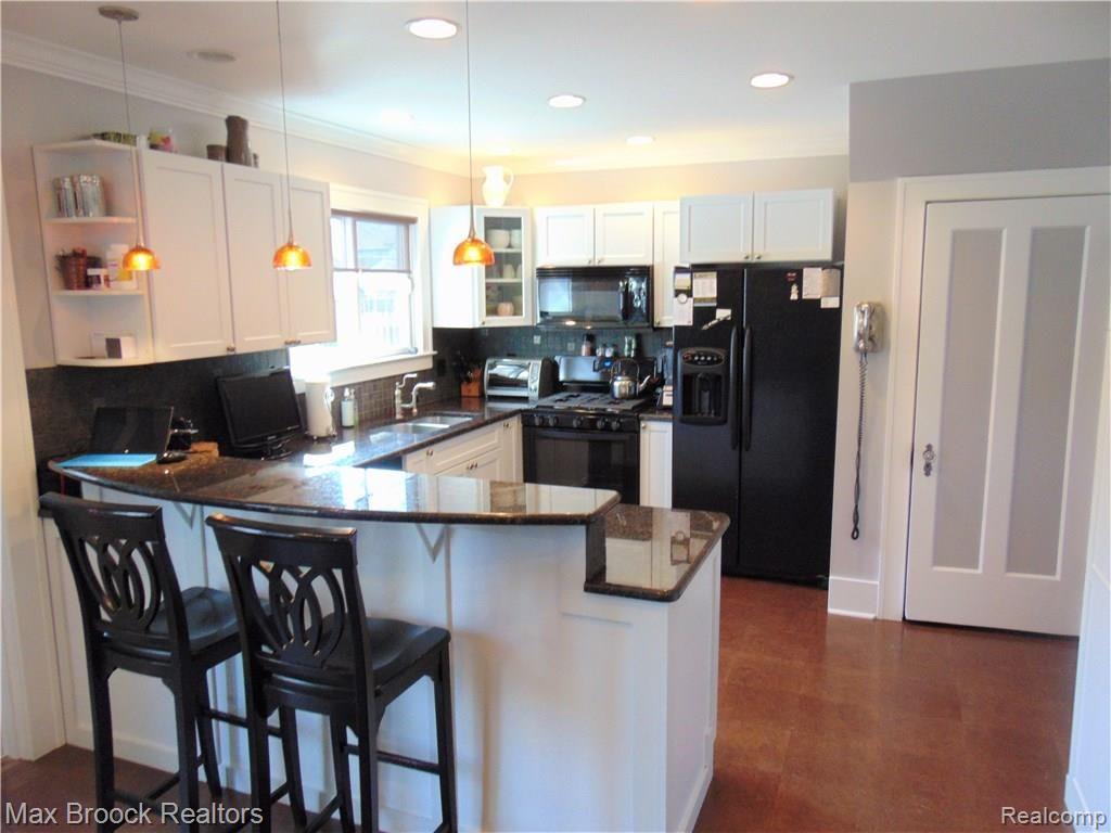 40 Wellesley Drive Pleasant Ridge, MI 48069 - Photo 2 of 17 Kitchen.jpg