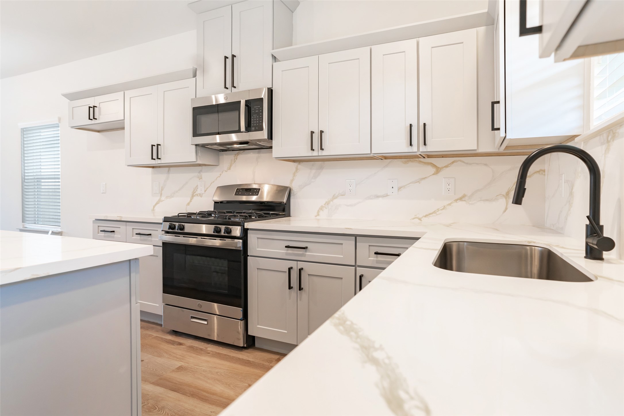 207 Dipping Stream Street Houston, TX 77076 - Photo 6 of 17