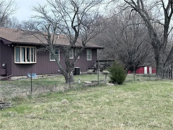 $385,000 | 835 North 1710th Road, Lawrence, KS 66049