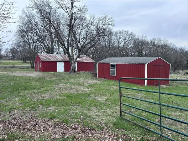 $385,000 | 835 North 1710th Road, Lawrence, KS 66049