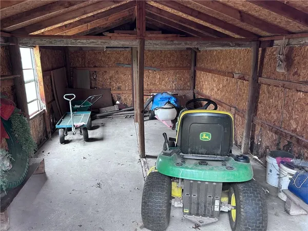 $385,000 | 835 North 1710th Road, Lawrence, KS 66049