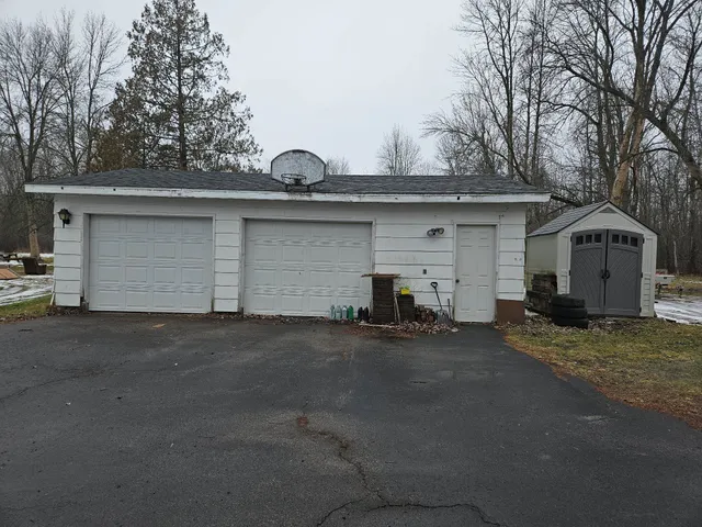 $184,900 | 4411 10th Street, Menominee, MI 49858