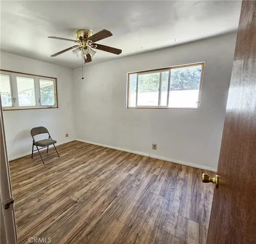 a view of a livingroom with a workspace