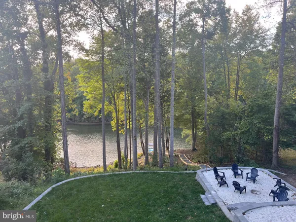 a view of a living room and kitchen