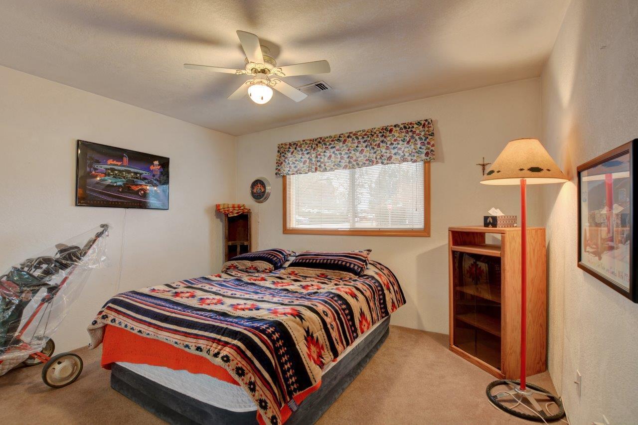 1382 Heather Lane Central Point, OR 97502 - Photo 15 of 30 16