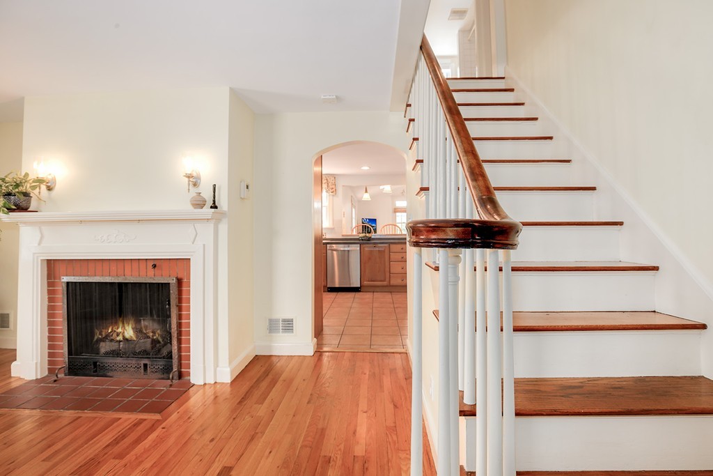 17 Parramatta Road Beverly, MA 01915 - Photo 3 of 26 Gallery Image 3