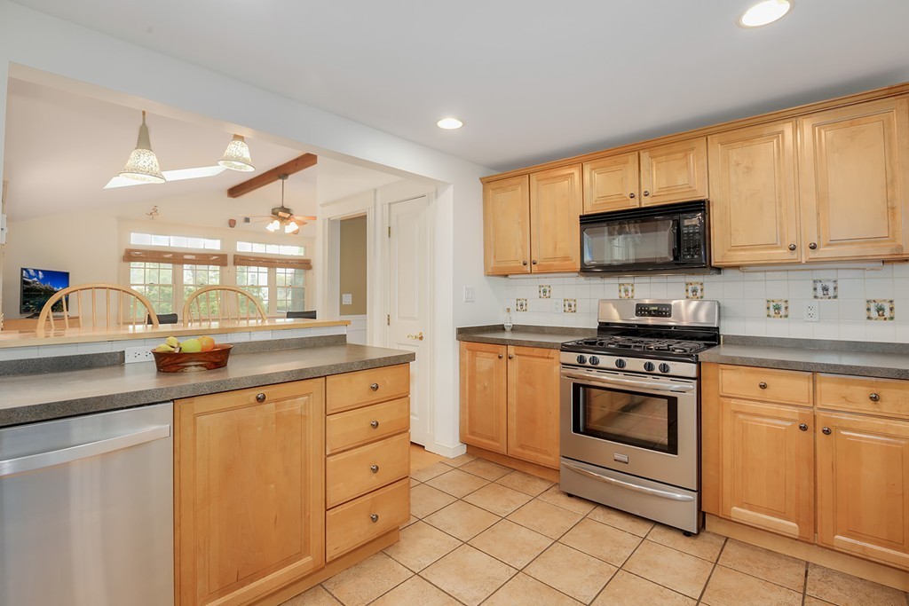17 Parramatta Road Beverly, MA 01915 - Photo 5 of 26 Gallery Image 5
