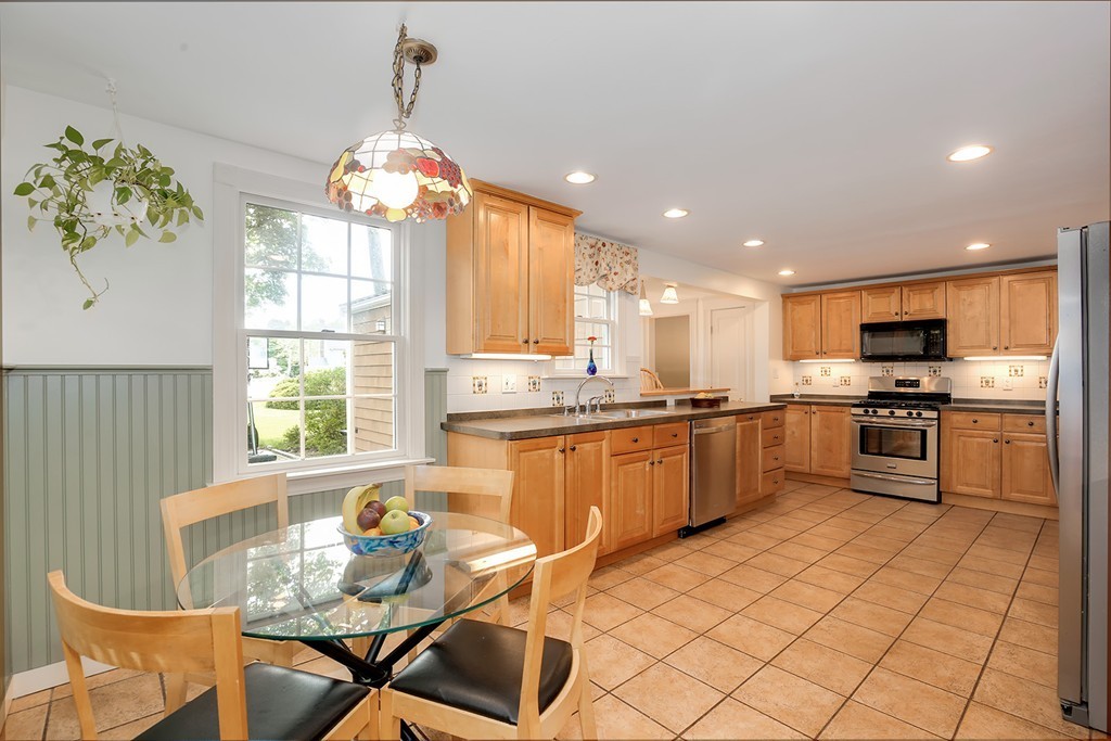 17 Parramatta Road Beverly, MA 01915 - Photo 8 of 26 Gallery Image 8