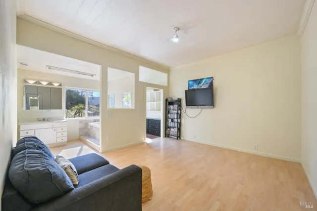 $1,685,000 | 31258 Highway 128, Cloverdale, CA 95425