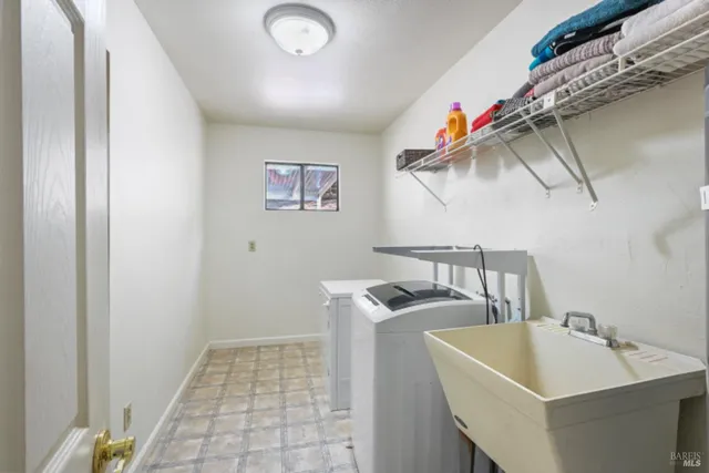 $1,685,000 | 31258 Highway 128, Cloverdale, CA 95425