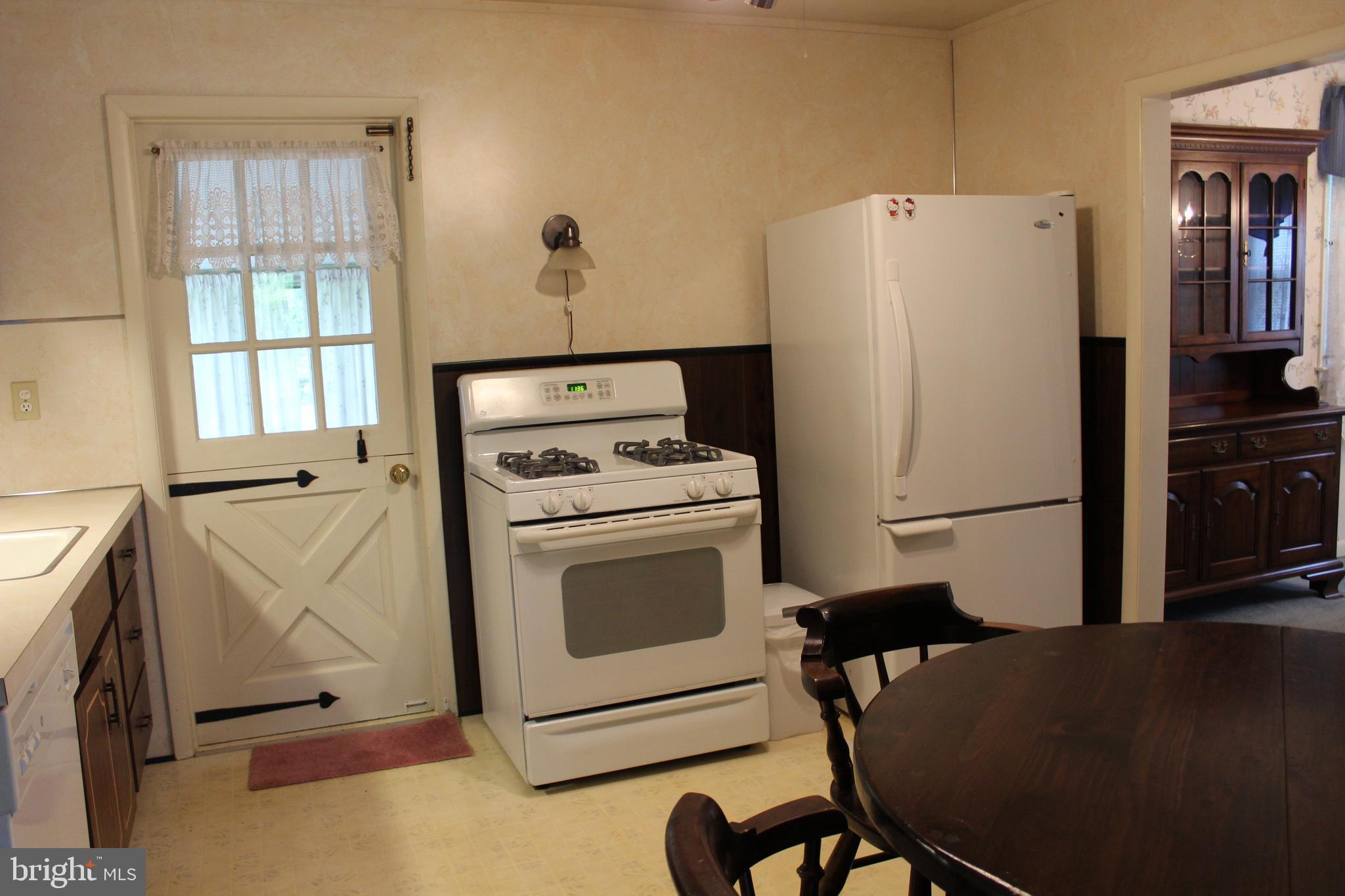 610 Paddock Road Southampton, PA 18966 - Photo 5 of 18 Kitchen Appliances included (as-is)