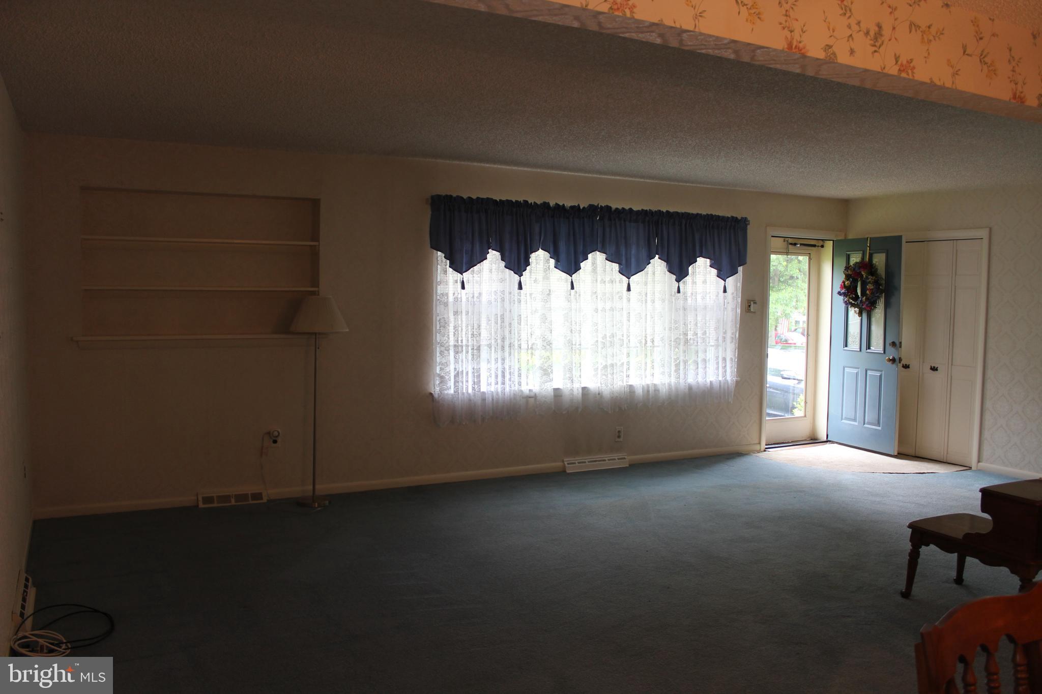 610 Paddock Road Southampton, PA 18966 - Photo 6 of 18 Extended Living Room
