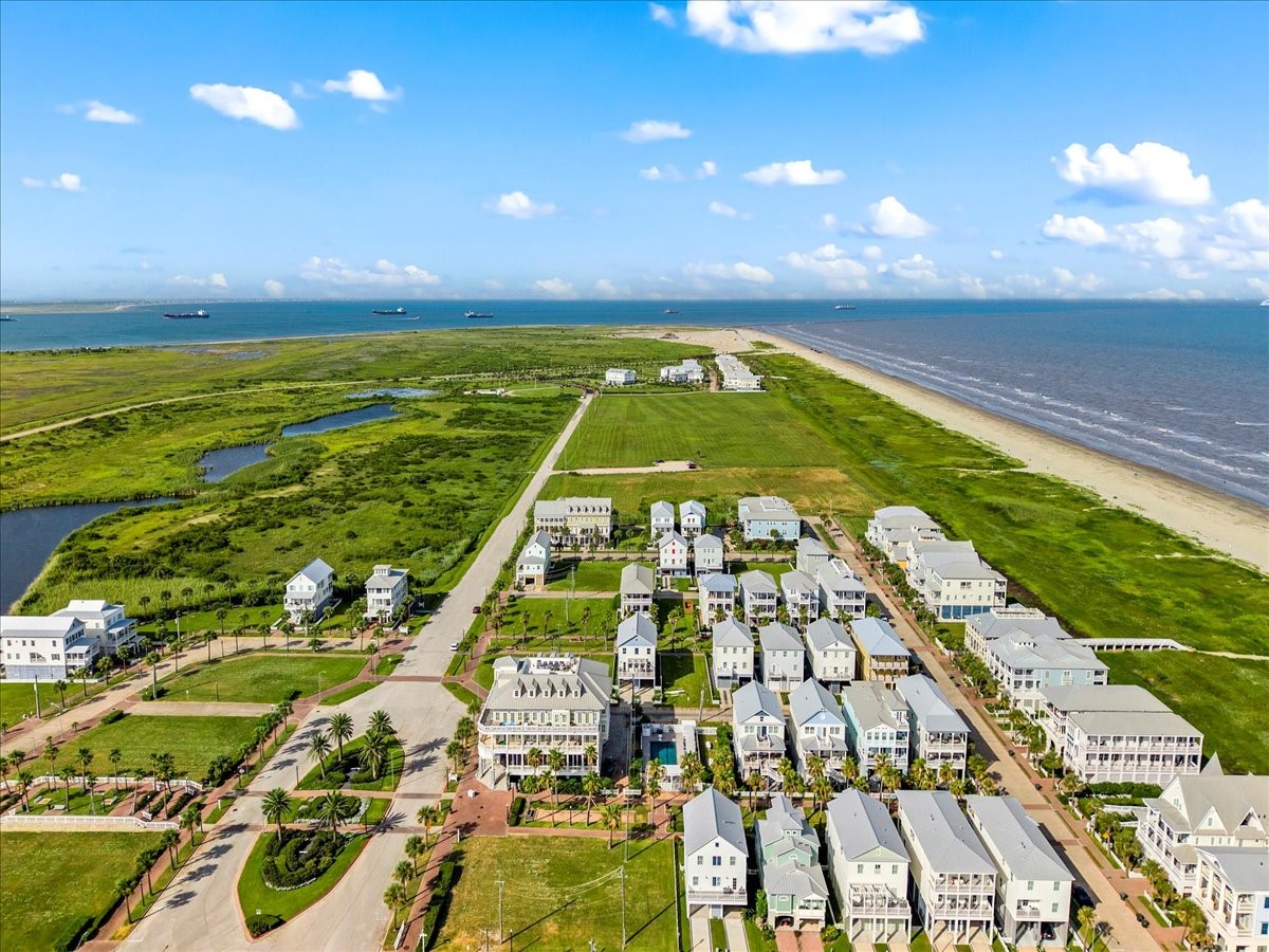 726 Positano Road Galveston, TX 77550 - Photo 6 of 20 a view of an ocean