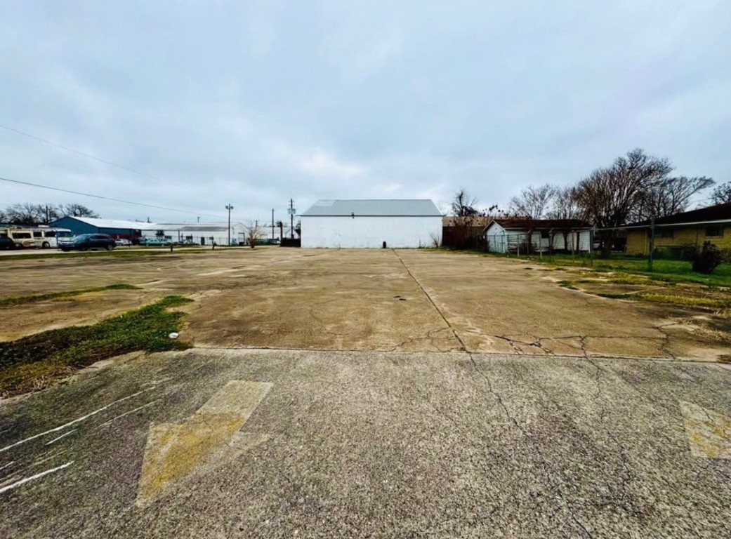 0 Balkin Street Houston, TX 77021 - Photo 1 of 1 a view of an ocean and beach