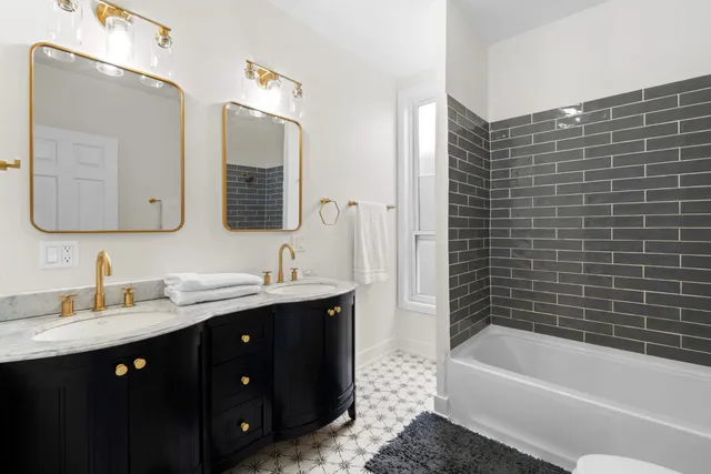 $599,000 | 3806 South Indiana Avenue, Chicago, IL 60653