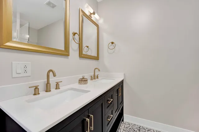 $599,000 | 3806 South Indiana Avenue, Chicago, IL 60653