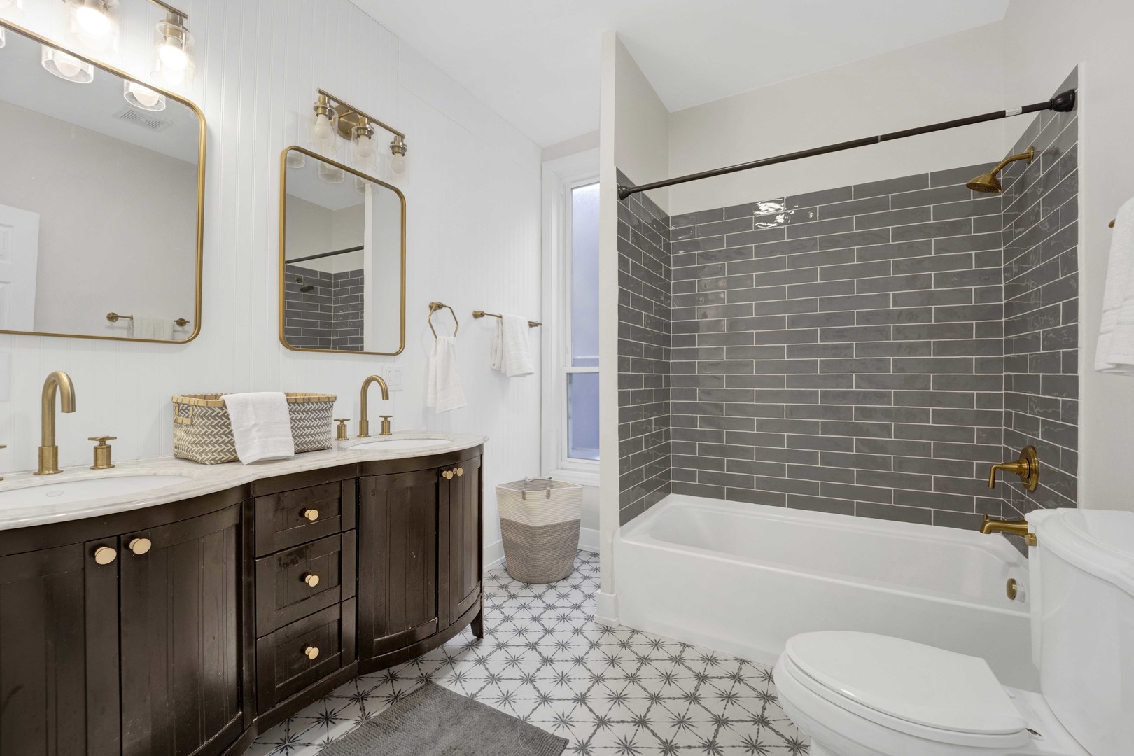 3806 South Indiana Avenue Chicago, IL 60653 - Photo 24 of 35 a bathroom with a double vanity sink toilet mirror and bathtub
