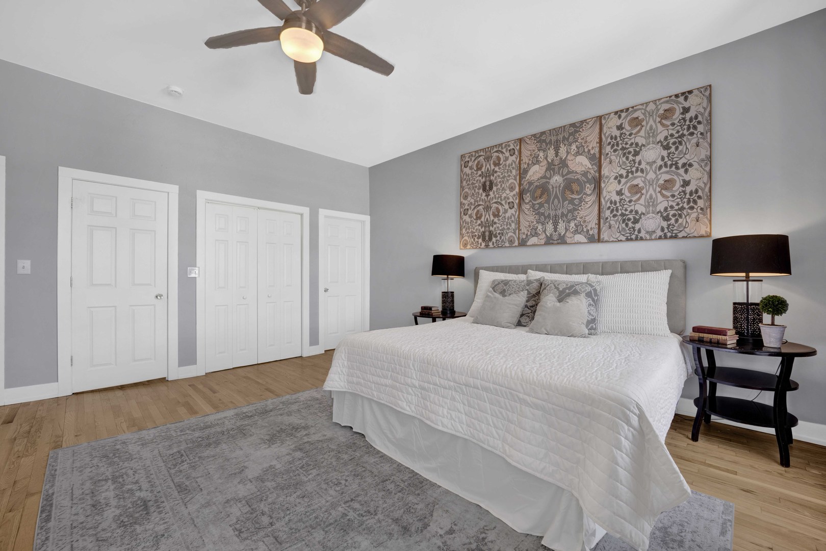 3806 South Indiana Avenue Chicago, IL 60653 - Photo 25 of 35 a bedroom with a large bed and a window