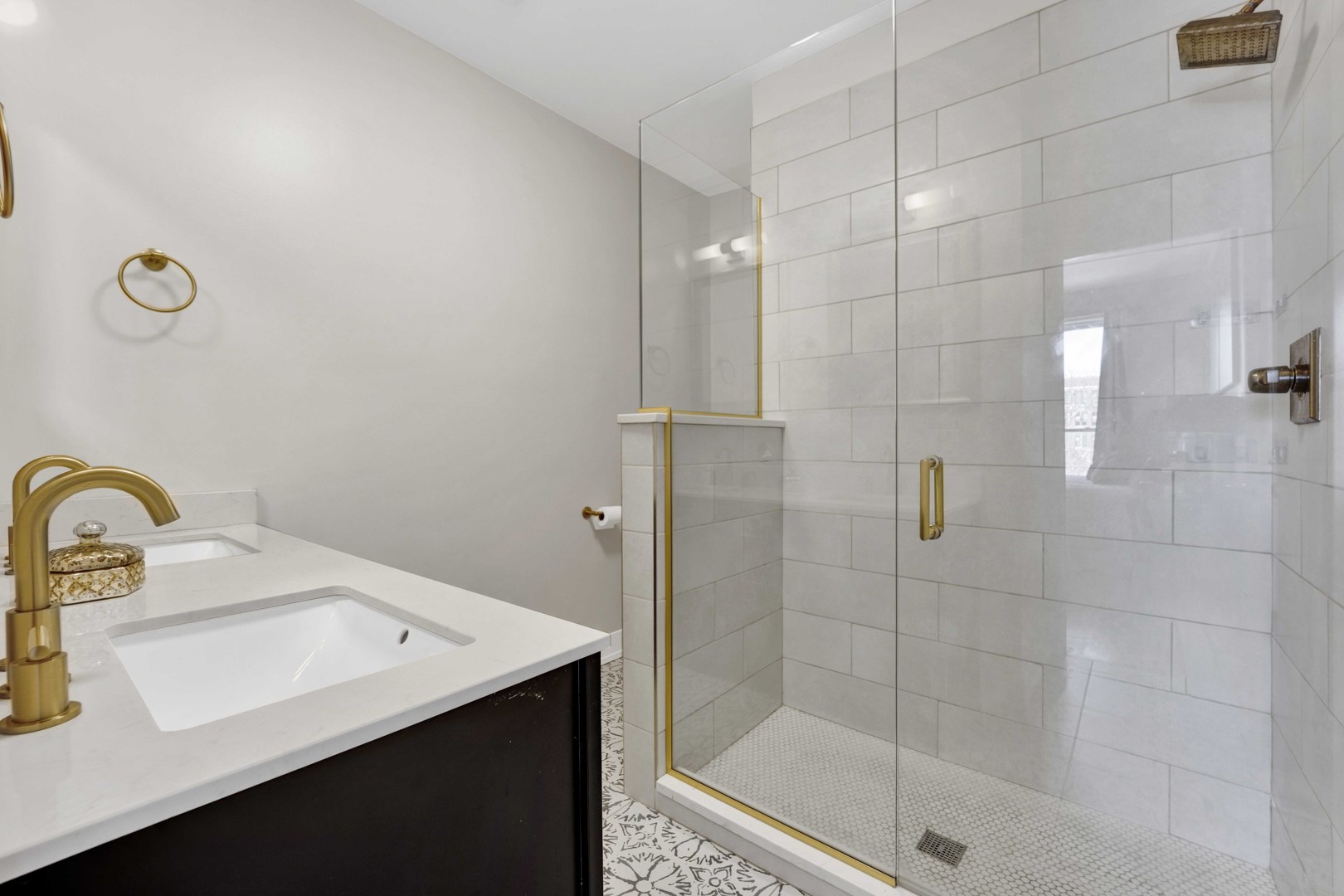 3806 South Indiana Avenue Chicago, IL 60653 - Photo 25 of 35 a bathroom with a sink and mirror