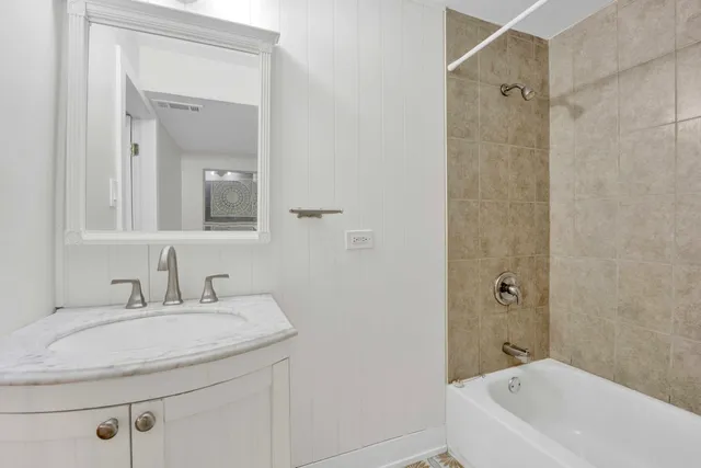 $599,000 | 3806 South Indiana Avenue, Chicago, IL 60653