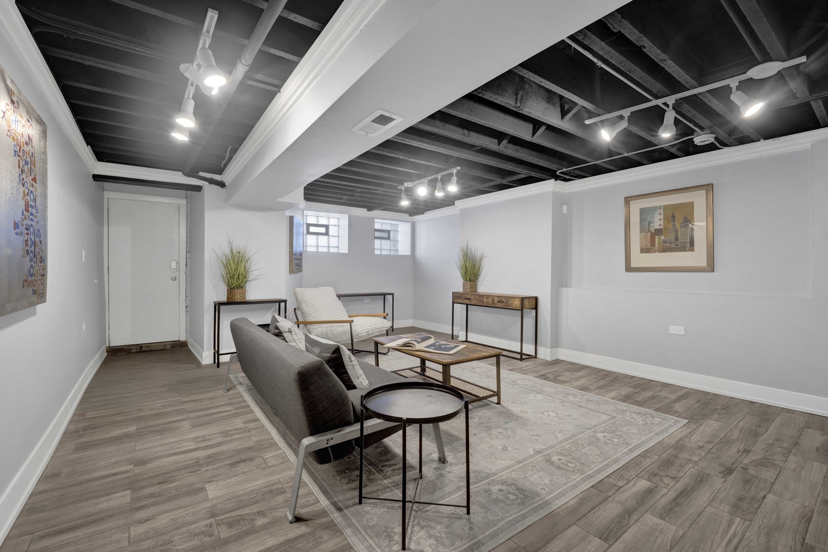 3806 South Indiana Avenue Chicago, IL 60653 - Photo 32 of 35 a dining room with furniture