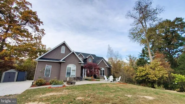 a view of house with a yard