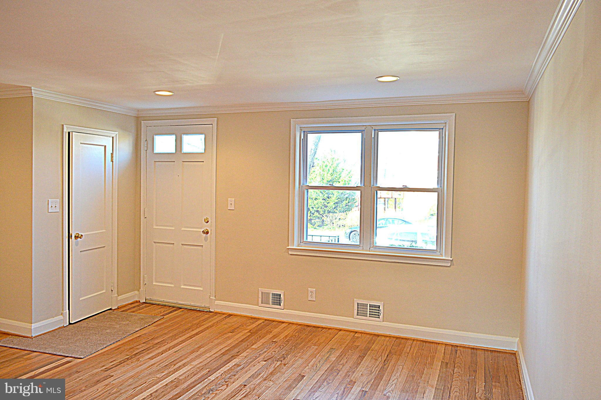 1151 Deanwood Road Baltimore, MD 21234 - Photo 3 of 14 Living Room
