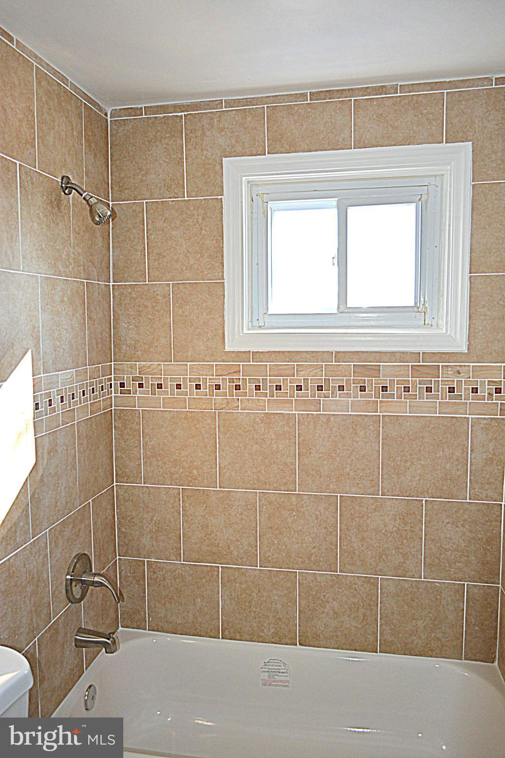 1151 Deanwood Road Baltimore, MD 21234 - Photo 9 of 14 Bath