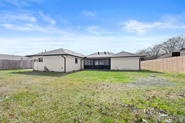 $2,300 | 15733 Woodwick Avenue, Baton Rouge, LA 70816