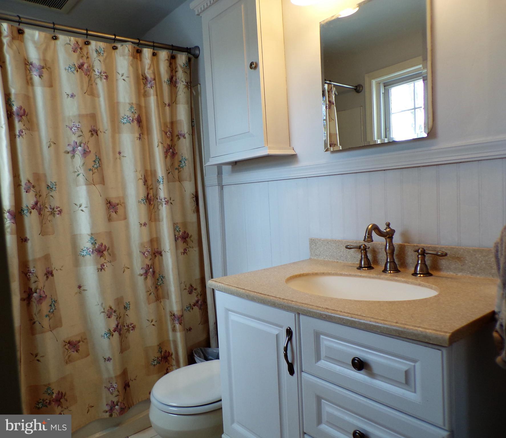 220 Rodmor Road Havertown, PA 19083 - Photo 11 of 23 Hall bath.