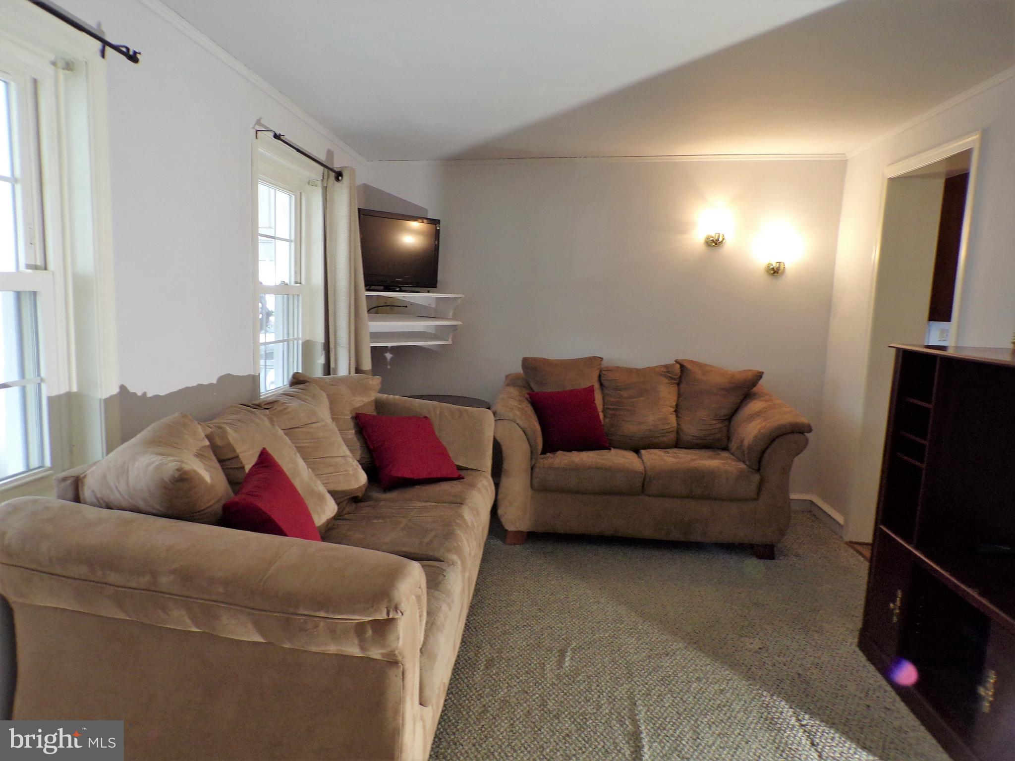 220 Rodmor Road Havertown, PA 19083 - Photo 5 of 23 1st floor den/TV room!