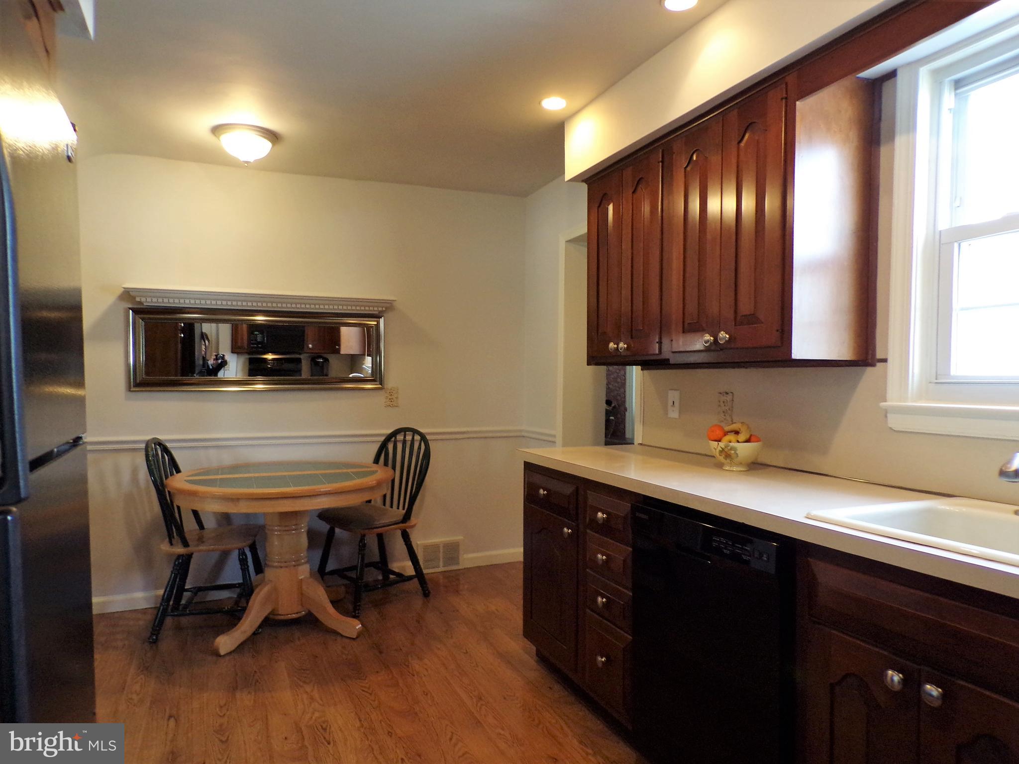 220 Rodmor Road Havertown, PA 19083 - Photo 6 of 23 Eat-in kitchen!