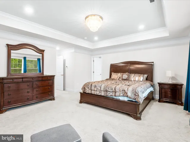 a en suite bathroom with a double vanity sink and a mirror