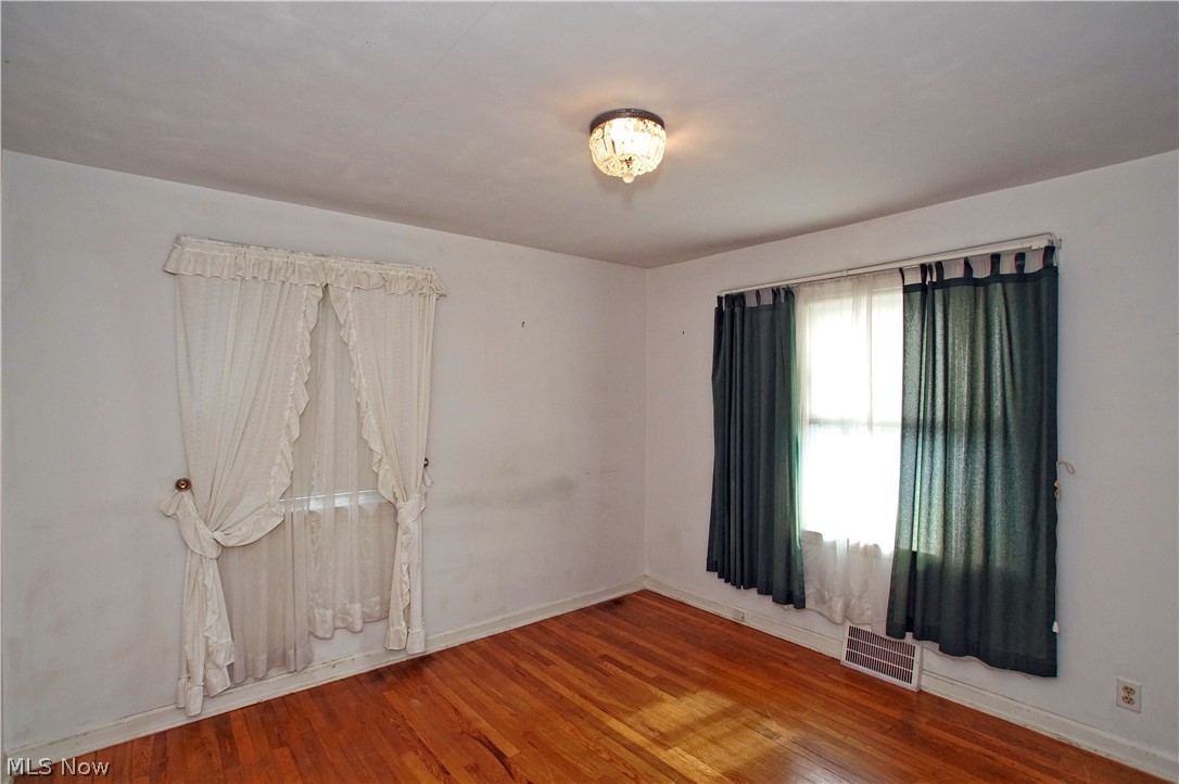 1448 Mayfield Ridge Road Cleveland, OH 44124 - Photo 13 of 34