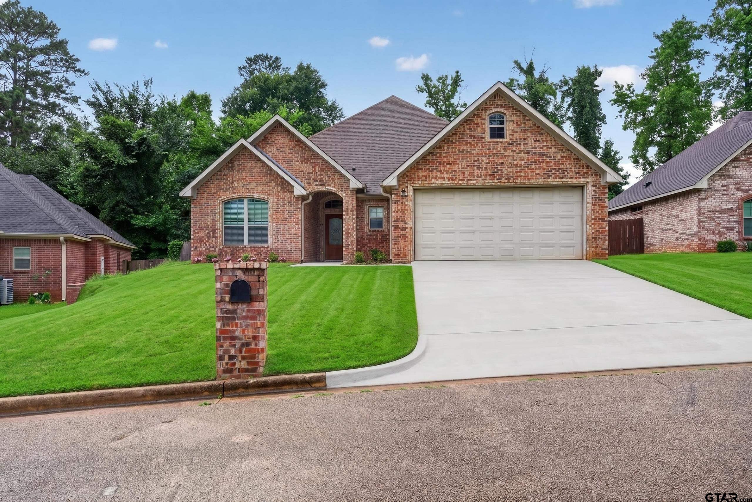 811 Rugby Lane Whitehouse, TX 75791 - Photo 2 of 27