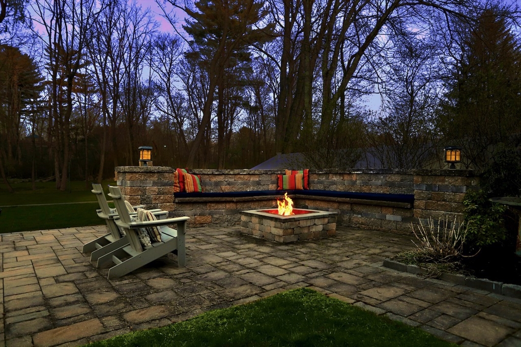 398 Davis Road Bedford, MA 01730 - Photo 30 of 31 Gallery Image 30