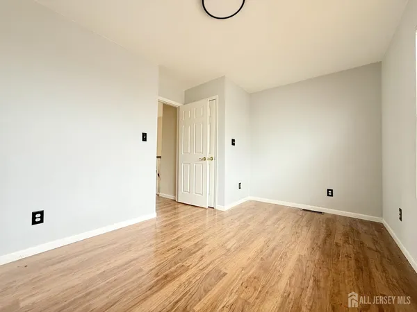 $2,600 | 17 Florida Grove Road, Keasbey, NJ 08832