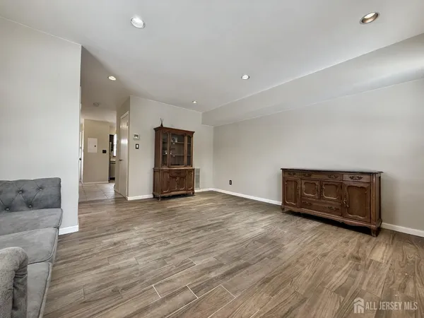 $2,600 | 17 Florida Grove Road, Keasbey, NJ 08832