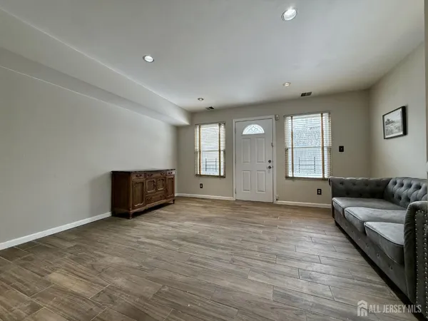 $2,600 | 17 Florida Grove Road, Keasbey, NJ 08832