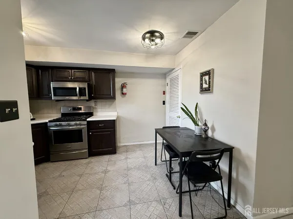 $2,600 | 17 Florida Grove Road, Keasbey, NJ 08832