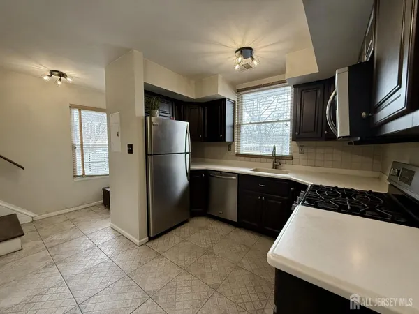 $2,600 | 17 Florida Grove Road, Keasbey, NJ 08832