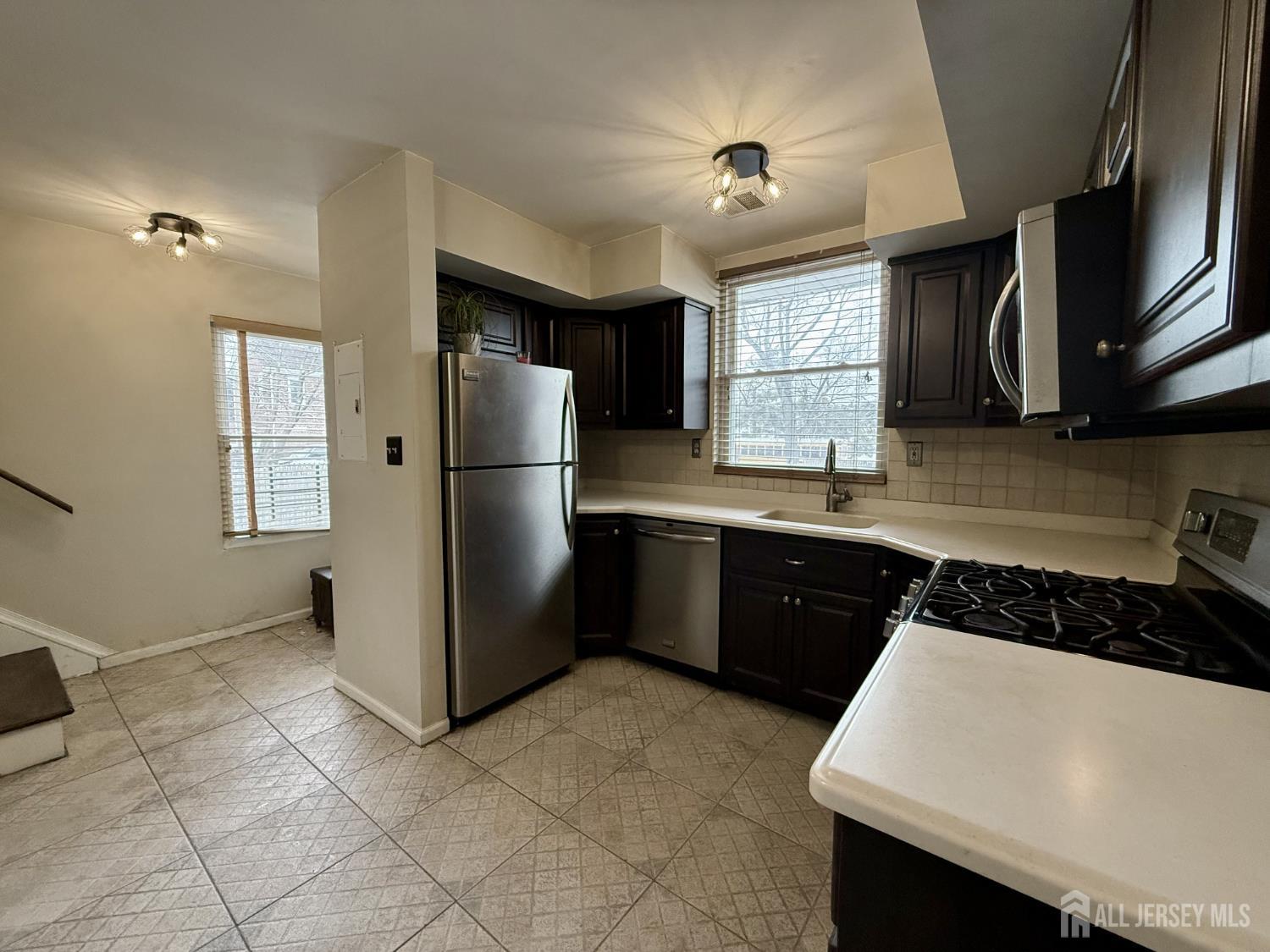 17 Florida Grove Road Keasbey, NJ 08832 - Photo 5 of 13