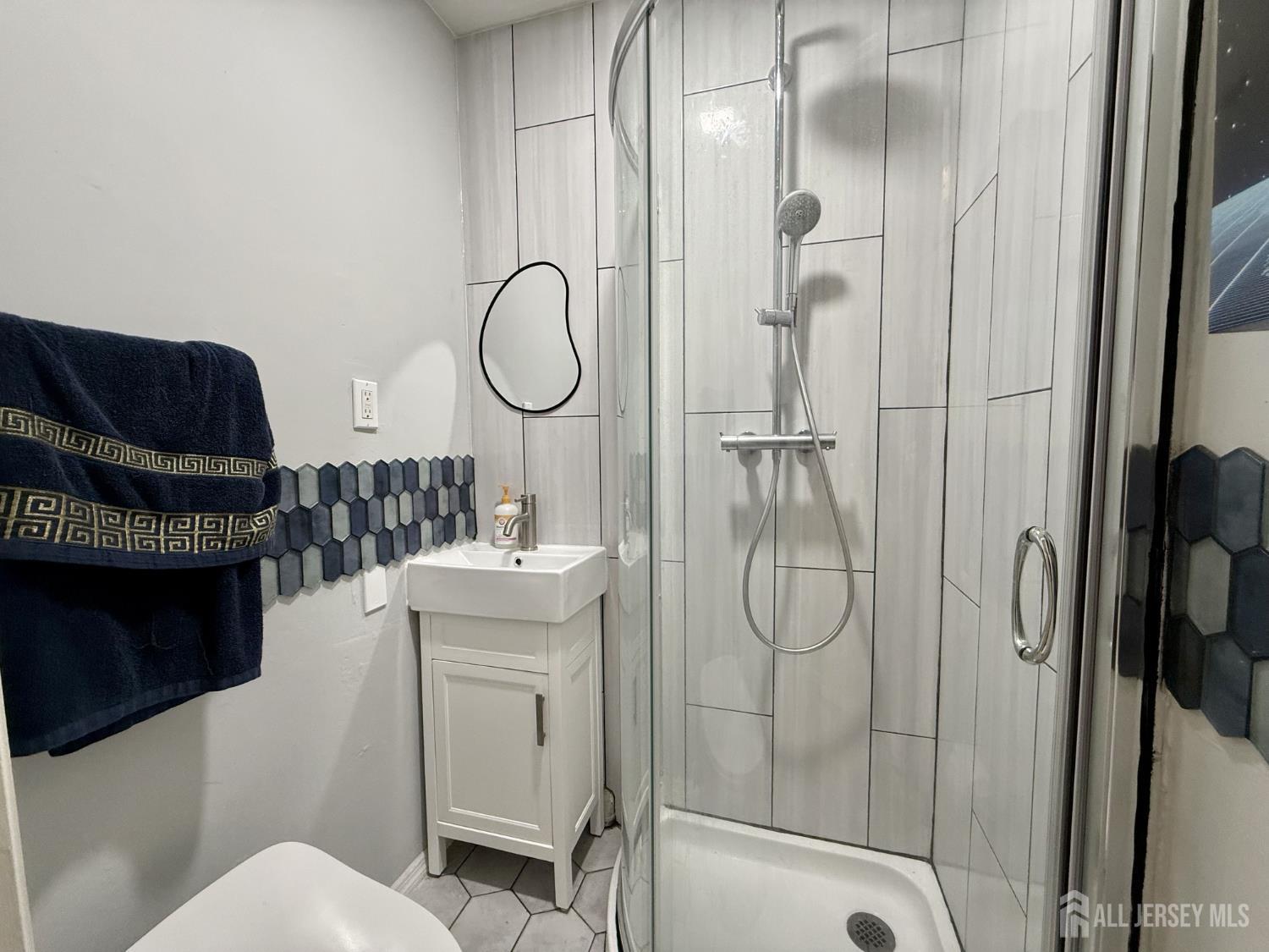 17 Florida Grove Road Keasbey, NJ 08832 - Photo 7 of 13