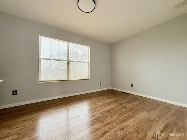 $2,600 | 17 Florida Grove Road, Keasbey, NJ 08832