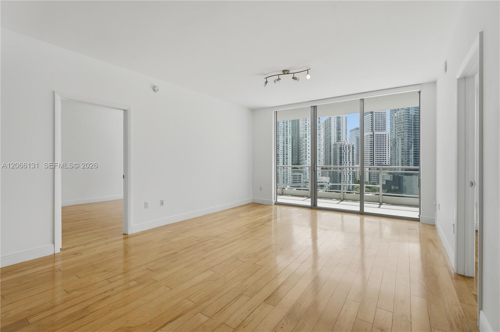 90 Southwest 3rd Street, Unit 1801 Miami, FL 33130 - Photo 14 of 16 Gallery Image 14