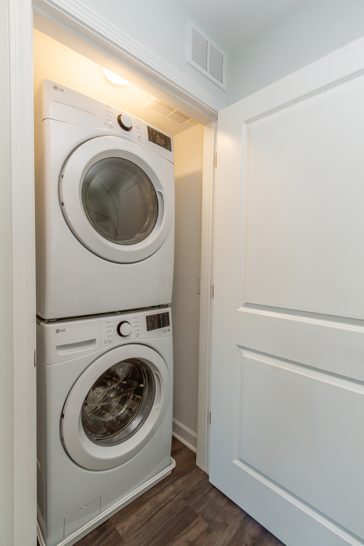 1239 Shermer Road Northbrook, IL 60062 - Photo 11 of 25 a utility room with dryer and washer