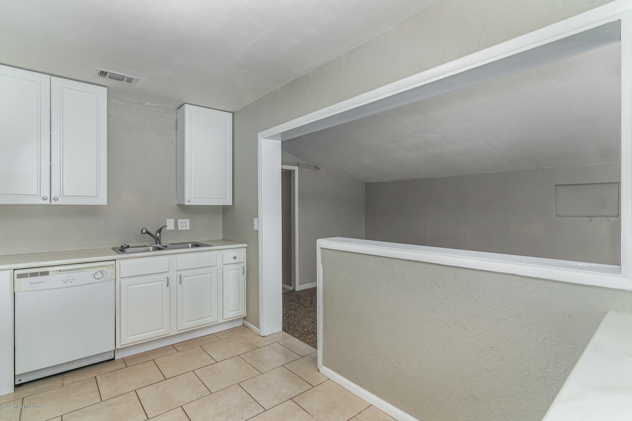 2226 Warwick Road Melbourne, FL 32935 - Photo 11 of 23 DSC_0019