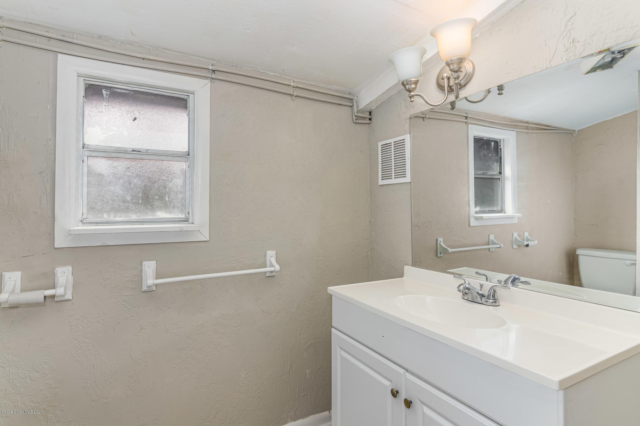 2226 Warwick Road Melbourne, FL 32935 - Photo 14 of 23 DSC_0026